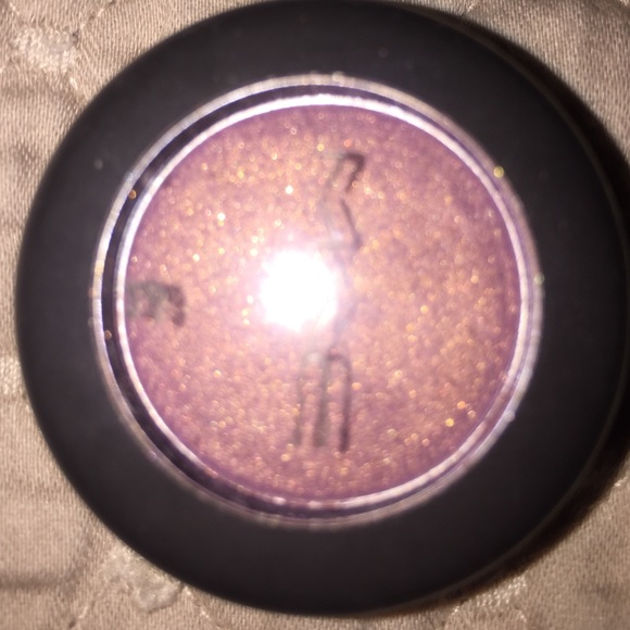 MAC velvet eyeshadow