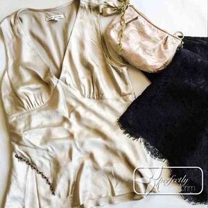 💐2X Host Pick 💐 Gold Banana Republic Silk  Top