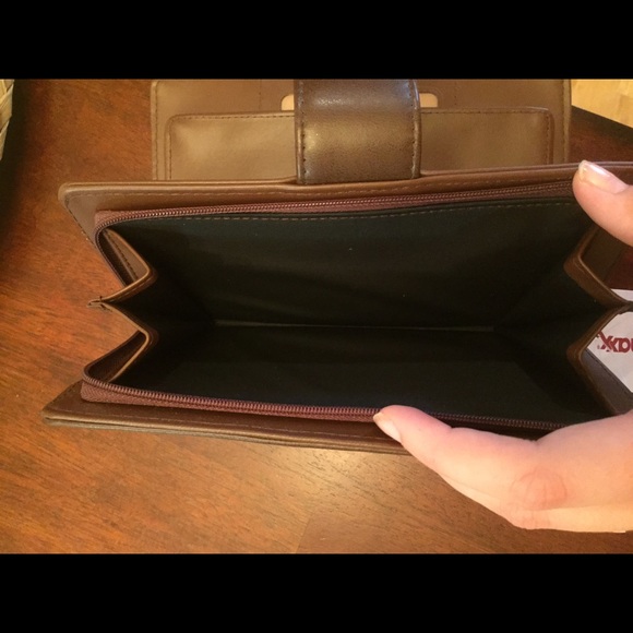 Buxton Wallet - Picture 3 of 4