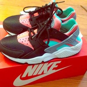 nike air huarache run sd noro donna nike air huarache run sd noro donna