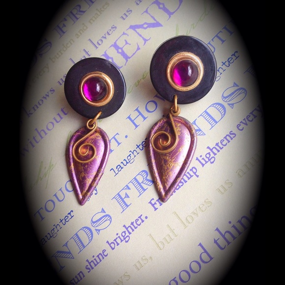 Jewelry - 80's VINTAGE Post Earrings