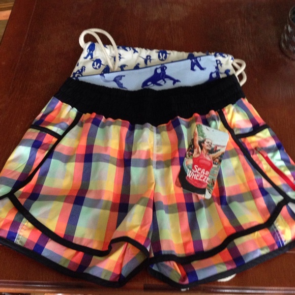 Lululemon Sea Wheeze sz 12 shorts nwt +tote bag
