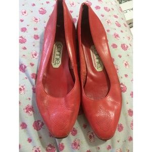 Red pointed flats w Aztec embossed toe (vintage)