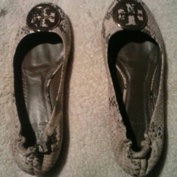 🚫 Sold on Merc🚫Tory Burch snake skin reva flats