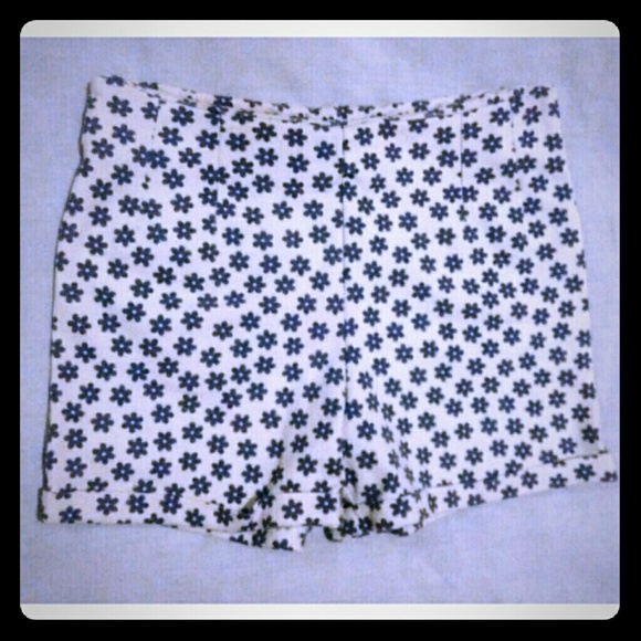 Brandy Melville daisy shorts
