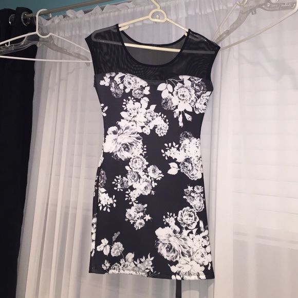 Black & white floral print bodycon tight dress