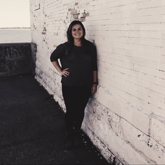 HELLO - Picture 2 of 4