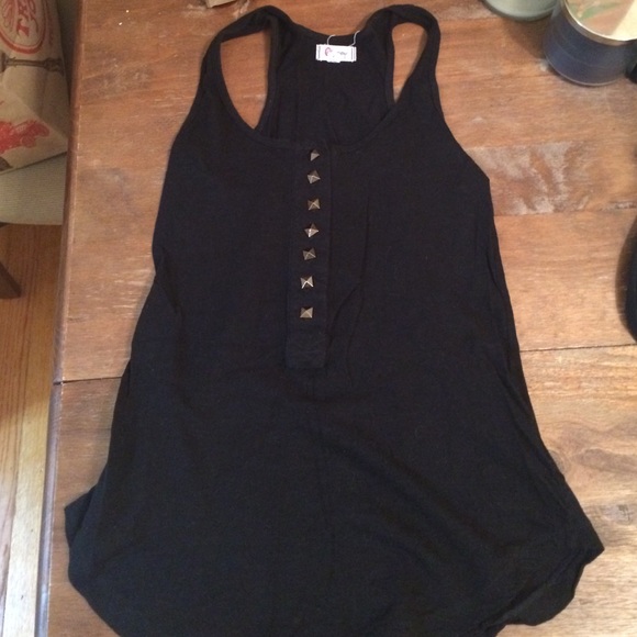 Studded button tank