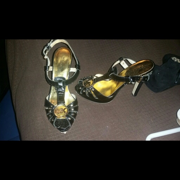 Michael kors mk gold and black High heels