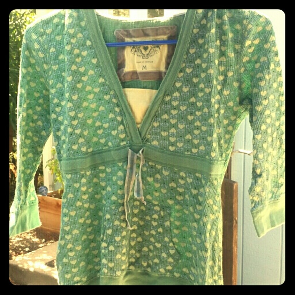 ***Sold***Quarter sleeve hooded top