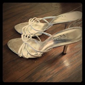 Nima silver sandal heel pumps