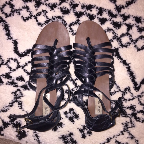 Steve Madden Shoes - Steve Madden sandals with heel