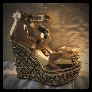 Michael Kors Gold Gabriella Monogram Wedge size 6