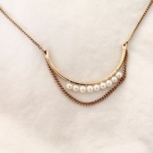 Gold pearl necklace