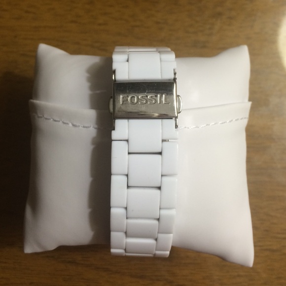 White Fossil watch: silver face with diamond rim. - Picture 2 of 3
