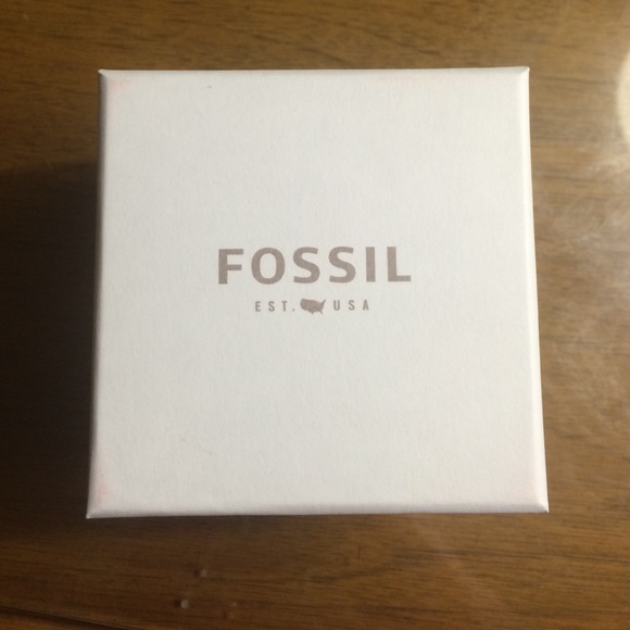 White Fossil watch: silver face with diamond rim. - Picture 3 of 3