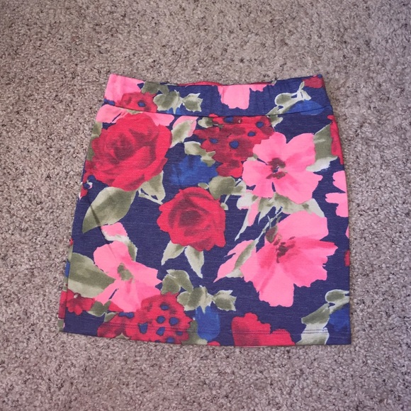 Floral mini skirt