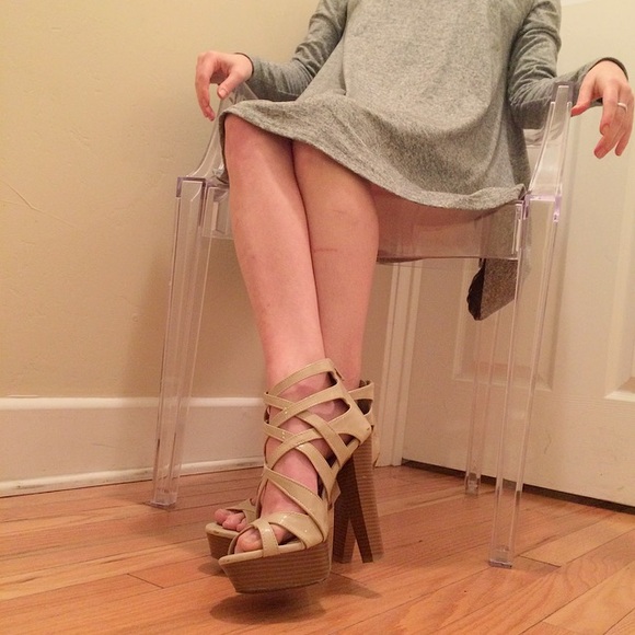 HP🎉 Taupe Strappy Platform Heels