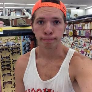 Meet your Posher, Dustin