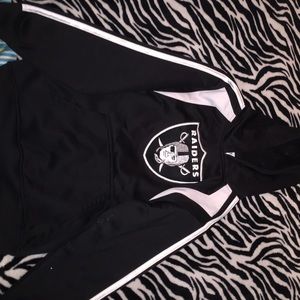 Oakland raider sweatshirt .