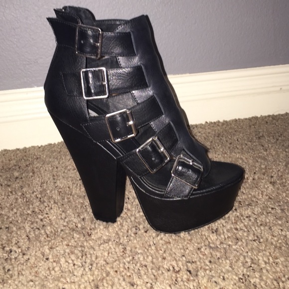 Steve Madden size 8 black wedge pumps