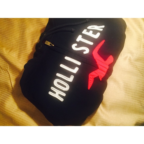 SOLD ON Ⓜ️ERC ‼️ Hollister - Picture 2 of 2