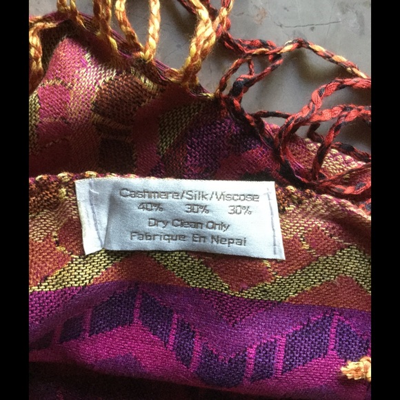 SOLD in BUNDLE!Vibrant cashmere/silk from Nepal - Picture 2 of 2