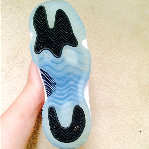 Retro Legend blue 11s size 4 - Picture 3 of 3