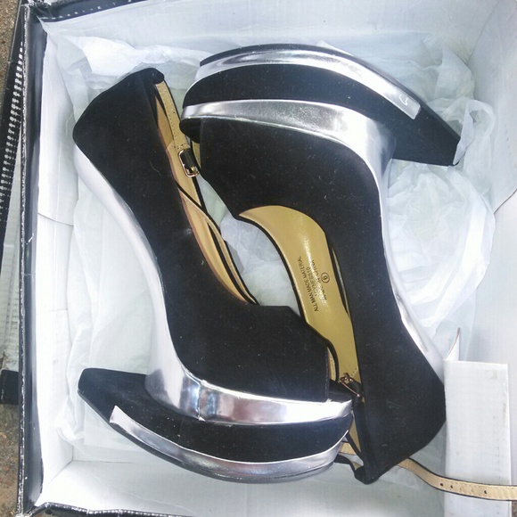 Shoes - Picture 1 of 3