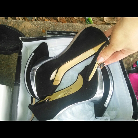 Shoes - Picture 2 of 3