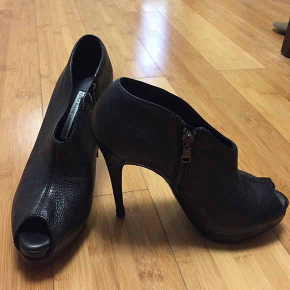 Vera Wang Lavender open toe heels