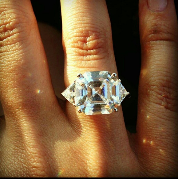 Periwinkle jewelry ring