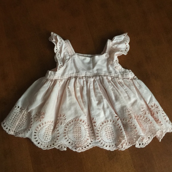 Adorable Baby Gap Top ( HOLD )