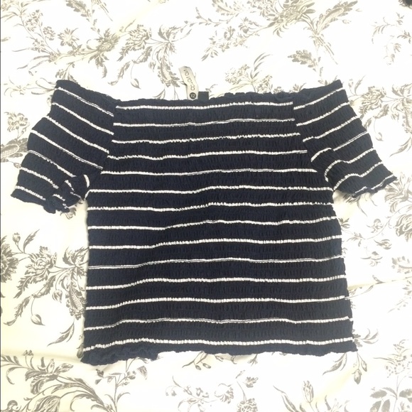 Off shoulder crop top NOT BRANDY from cotton on