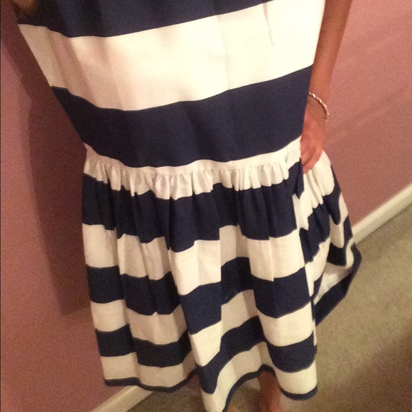 Navy blue and white striped dress, with no sleeves - Picture 2 of 4
