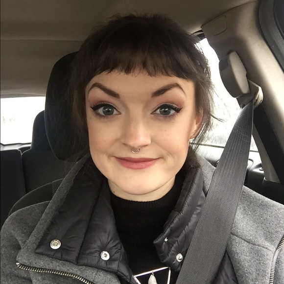 Meet your Posher, Elizabeth - Picture 1 of 1