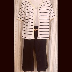 Navy Knee length pants