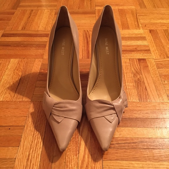 💥NEW MARKDOWN💥 Nude Kitten Heels