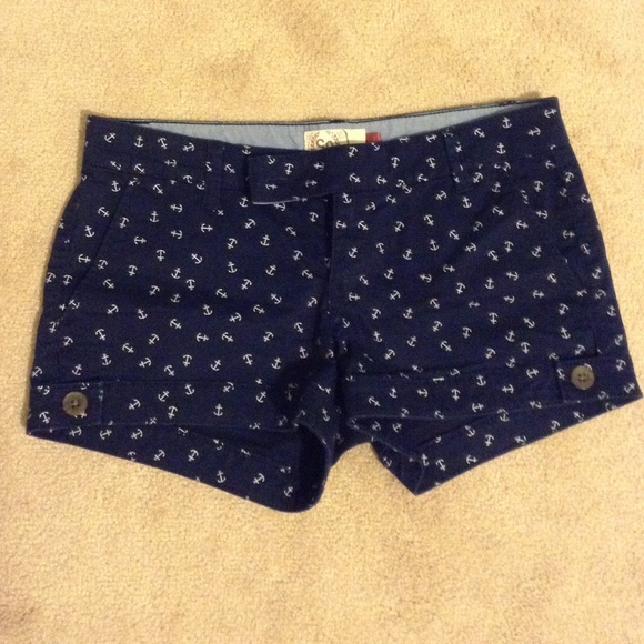 Anchor shorts! Size 3.