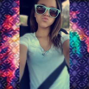 Meet your Posher, Avery