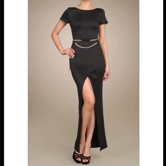 Dresses & Skirts - This dress is killer!! 😍