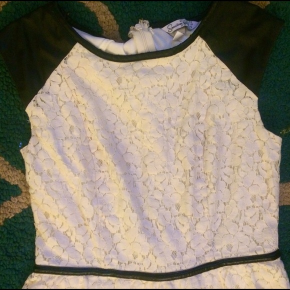 Lace dress with leather sleeves and waist. - Picture 2 of 3