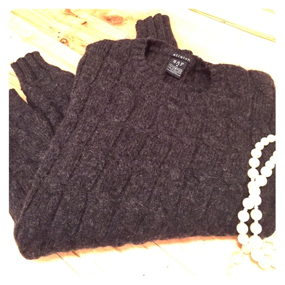 GAP lambs wool cable knit sweater