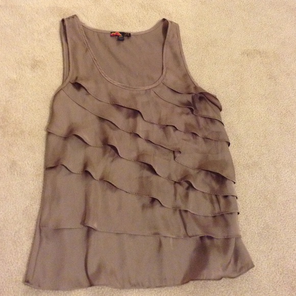 Layered ruffle tank top! Size small.