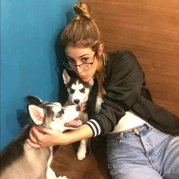 Meet your Posher, Sarah - Picture 2 of 2