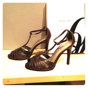 Nine West Gray Snakeskin heels