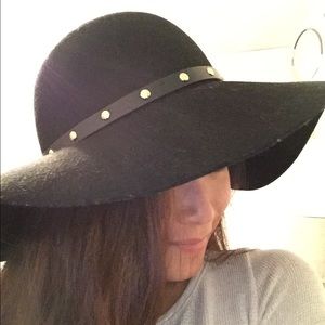 Black wide brimmed hat
