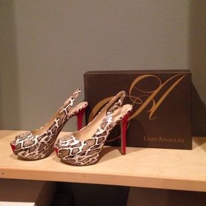 Beige/Cream platform heels w/ red suede detail