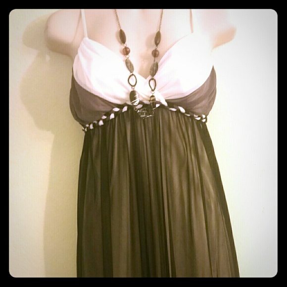 Pretty black and white dress