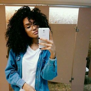 Meet your Posher, Davina